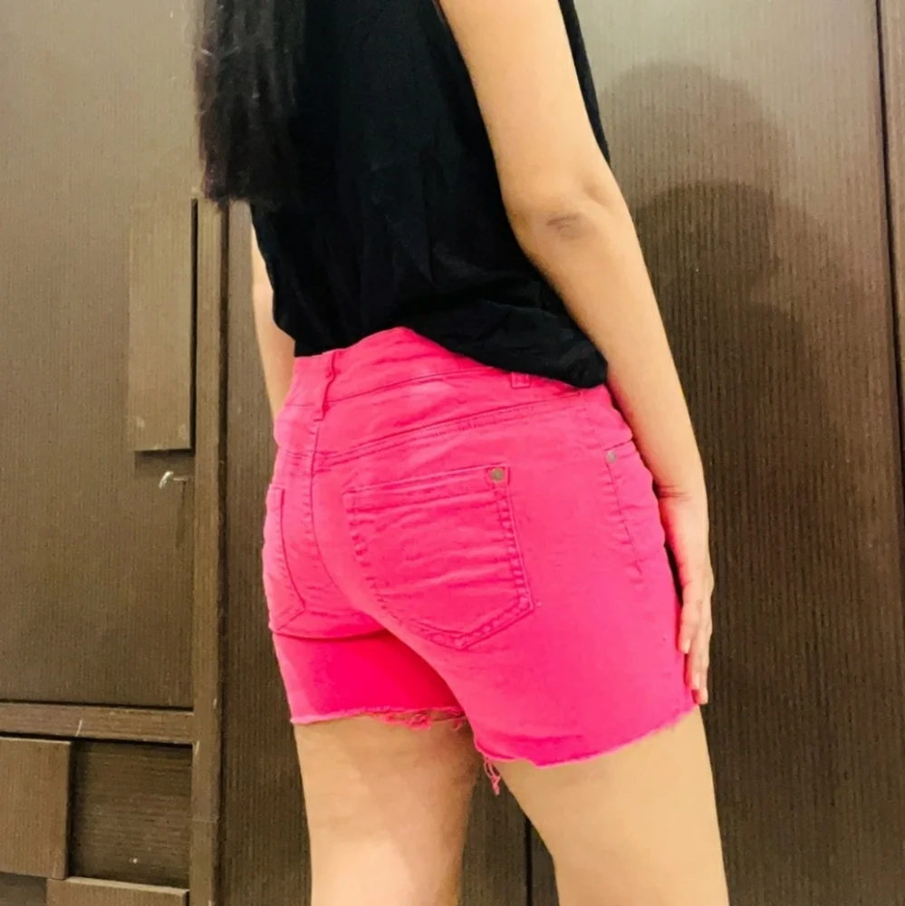 Pink denim shorts - Picture 4 of 4
